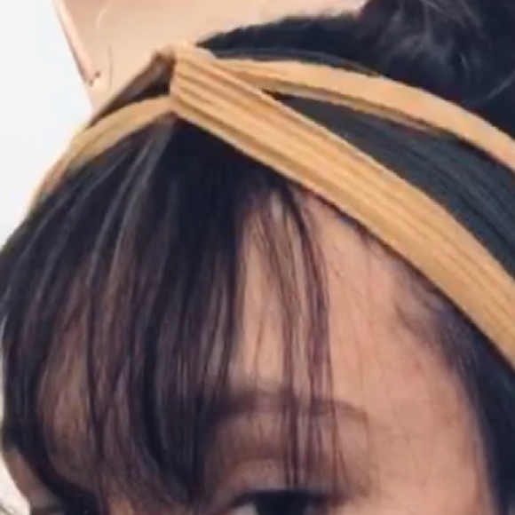 Cute cross headband! - Picture 3 of 3